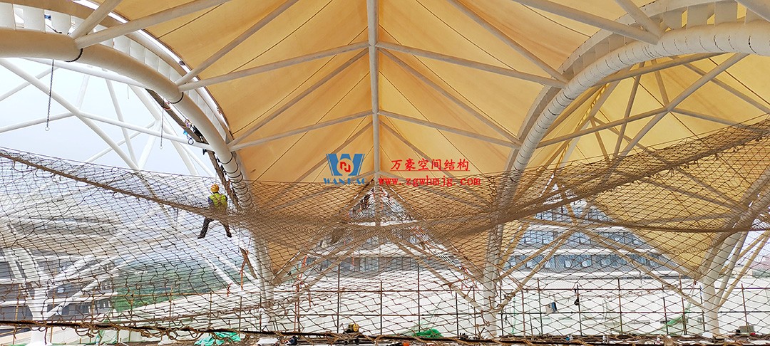 施工加速，這個(gè)PTFE膜結(jié)構(gòu)天幕即將完工！